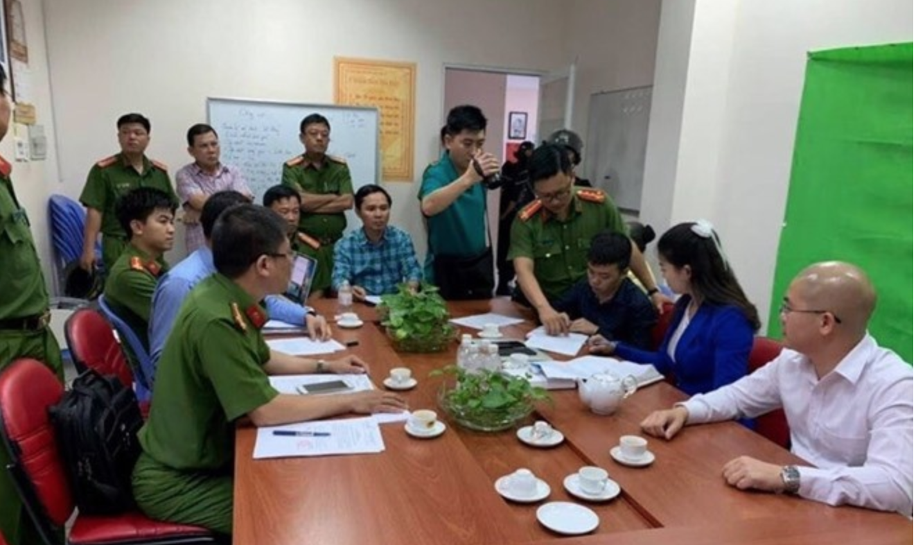 Chủ[-]tịch,[-]giám[-]đốc[-]Công[-]ty[-]Alibaba[-]bị[-]khởi[-]tố,[-]bắt[-]giam[-]vì[-]"lừa[-]đảo[-]chiếm[-]đoạt[-]tài[-]sản"
